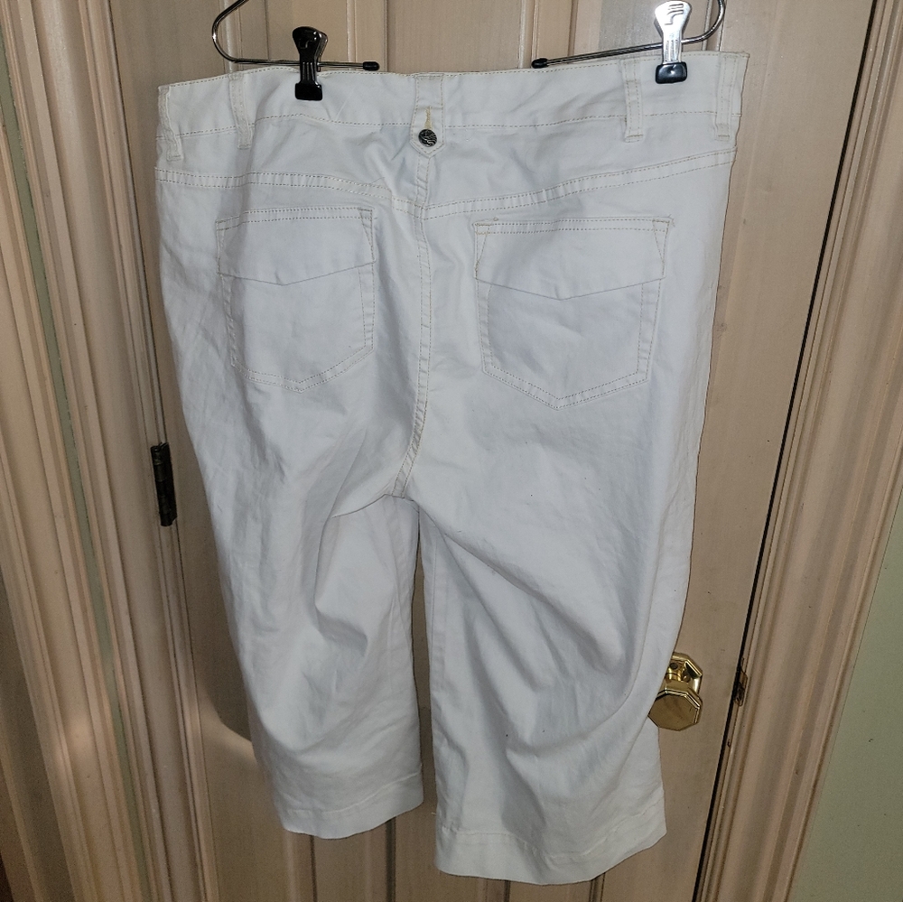 Womens Plus sz 18 Avenue Denim White Stretch Jean Capris - Picture 2 of 7
